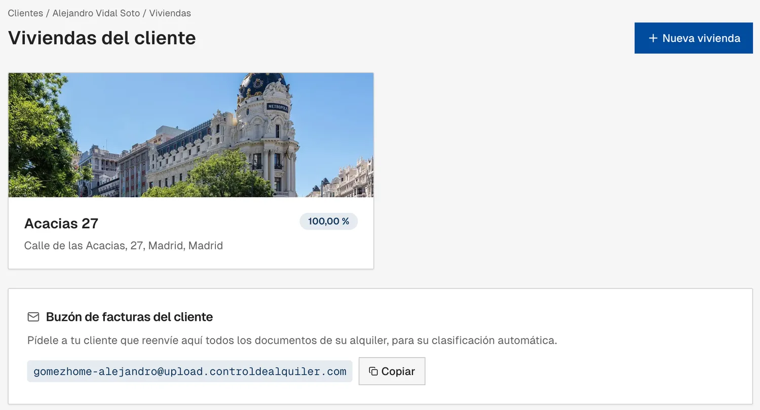 El buzón de facturas de un cliente en controldealquiler.com: su vivienda y la dirección de correo personalizada (…@upload.controldealquiler.com) a la que reenviar los documentos para que se clasifiquen solos.