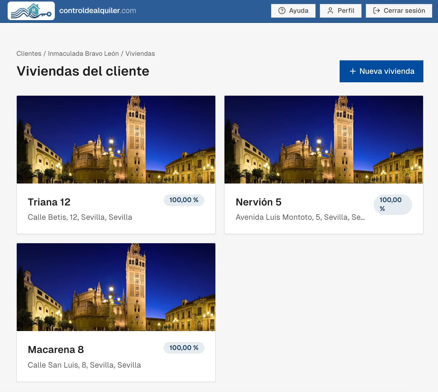 La ficha de un cliente en controldealquiler.com: sus viviendas, cada una con su dirección y su porcentaje de propiedad.